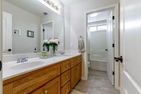 Bath - 1500 Classic Ct, Modesto, CA 95357 photo 3 of 11