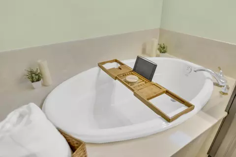 Bath - 8436 Arrowroot Cir, Antelope, CA 95843 photo 3 of 7