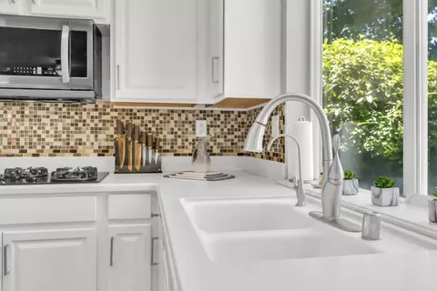 Kitchen - 8436 Arrowroot Cir, Antelope, CA 95843 photo 6 of 7