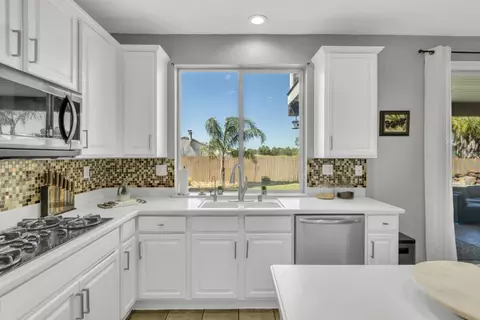 Kitchen - 8436 Arrowroot Cir, Antelope, CA 95843 photo 3 of 7