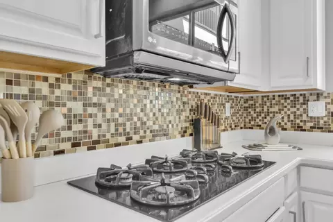 Kitchen - 8436 Arrowroot Cir, Antelope, CA 95843 photo 4 of 7
