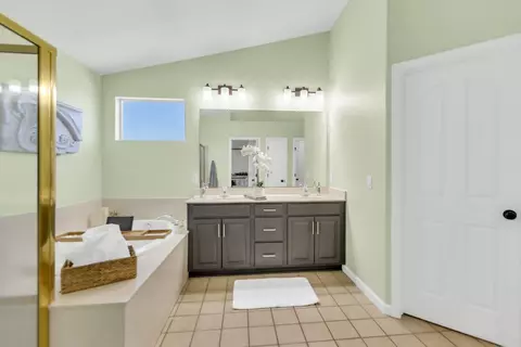 Bath - 8436 Arrowroot Cir, Antelope, CA 95843 photo 4 of 7