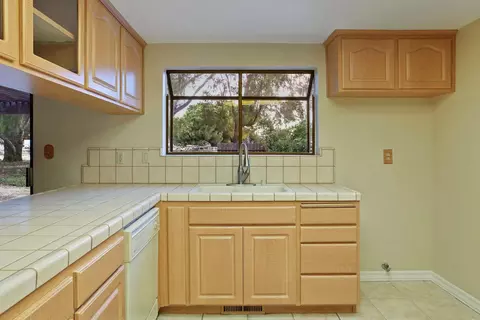 Kitchen - 16310 W Tsirelas Dr, Tracy, CA 95304 photo 2 of 4