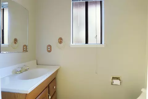 Bath - 16310 W Tsirelas Dr, Tracy, CA 95304 photo 1 of 6