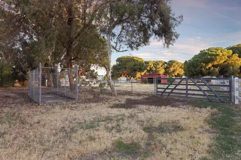 Exterior - 16310 W Tsirelas Dr, Tracy, CA 95304 photo 12 of 24