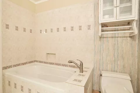 Bath - 16310 W Tsirelas Dr, Tracy, CA 95304 photo 2 of 6