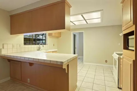 Kitchen - 16310 W Tsirelas Dr, Tracy, CA 95304 photo 3 of 4