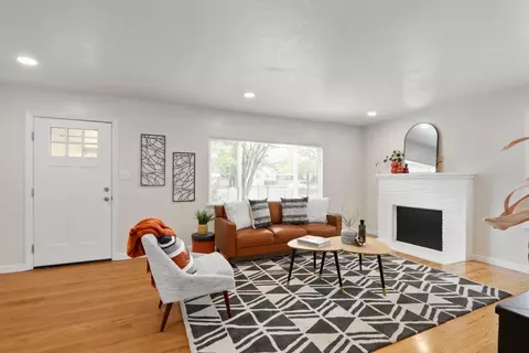 Living - 5213 Marconi Ave, Carmichael, CA 95608 photo 3 of 5