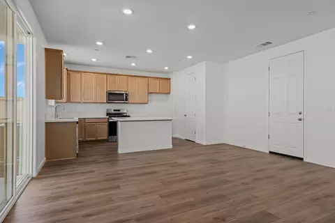 805 Bromley, Patterson, CA 95363 photo 4