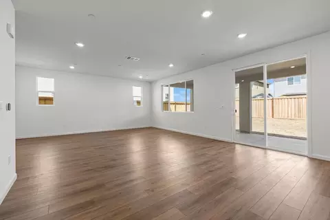 805 Bromley, Patterson, CA 95363 photo 3
