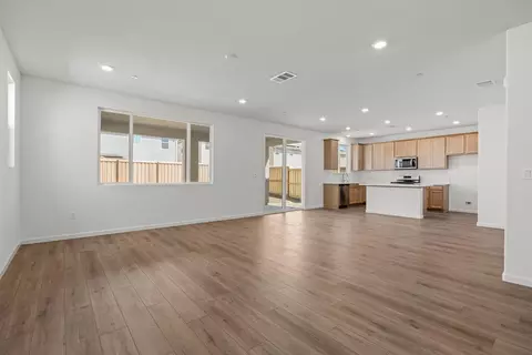 805 Bromley, Patterson, CA 95363 photo 2