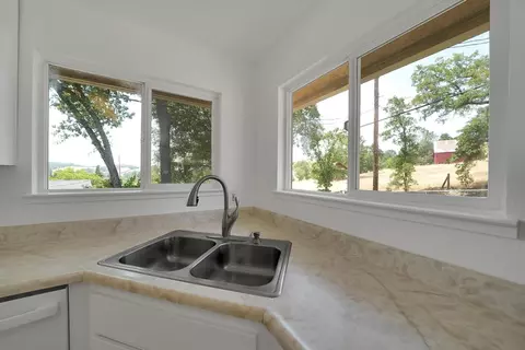 Kitchen - 120 Gopher Flat Rd, Sutter Creek, CA 95685 photo 3 of 3