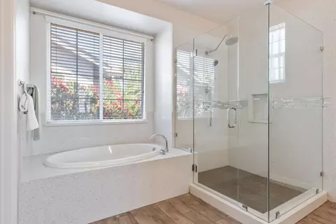 Bath - 1732 Riverview Ave, Tracy, CA 95377 photo 4 of 6