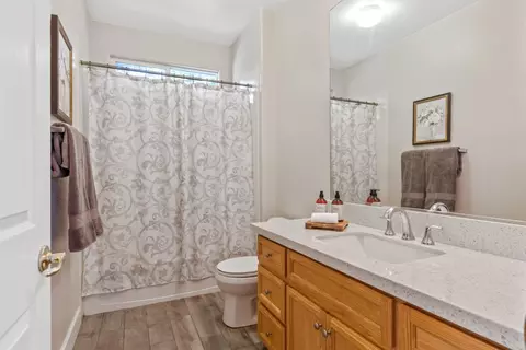Bath - 1732 Riverview Ave, Tracy, CA 95377 photo 5 of 6