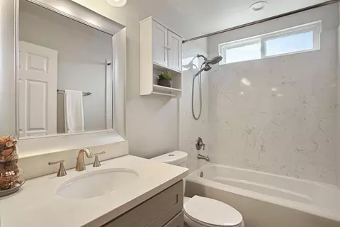 Bath - 425 Royal Ct, Tracy, CA 95376 photo 1 of 5