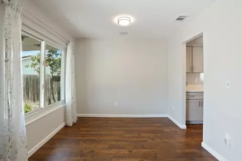 Living - 425 Royal Ct, Tracy, CA 95376 photo 1 of 5