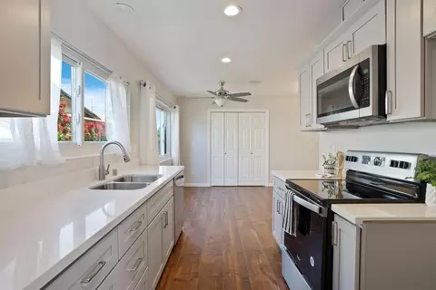 Kitchen - 425 Royal Ct, Tracy, CA 95376 photo 4 of 5