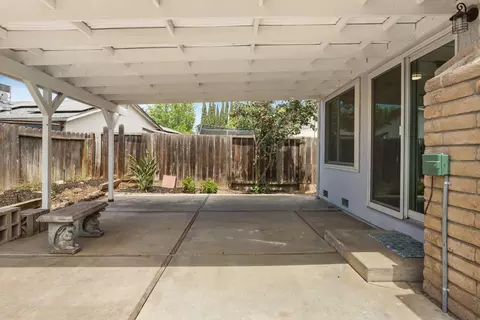 Exterior - 425 Royal Ct, Tracy, CA 95376 photo 7 of 8