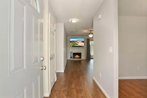 Entry Way - 425 Royal Ct, Tracy, CA 95376 photo 1 of 2