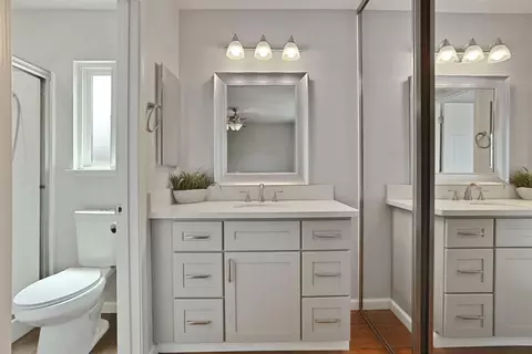 Bath - 425 Royal Ct, Tracy, CA 95376 photo 3 of 5