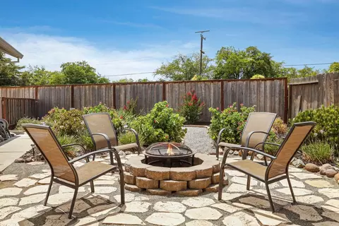 Exterior - 425 Royal Ct, Tracy, CA 95376 photo 4 of 8