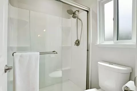 Bath - 425 Royal Ct, Tracy, CA 95376 photo 5 of 5