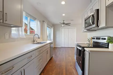 Kitchen - 425 Royal Ct, Tracy, CA 95376 photo 3 of 5