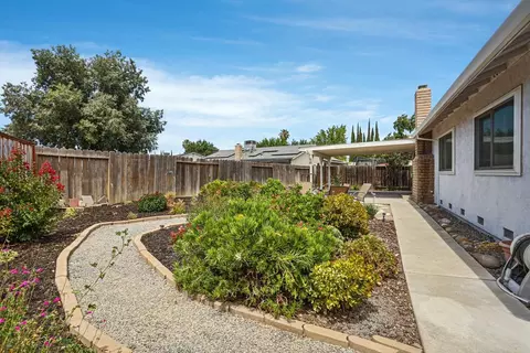 Exterior - 425 Royal Ct, Tracy, CA 95376 photo 5 of 8