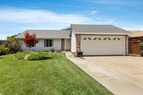 Exterior - 425 Royal Ct, Tracy, CA 95376 photo 3 of 8