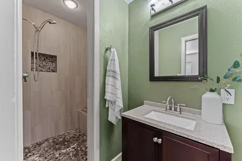 Bath - 3029 Stanton Cir, Carmichael, CA 95608 photo 1 of 3