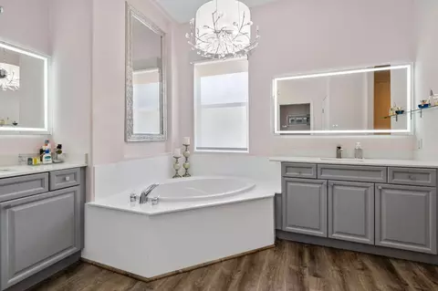 Bath - 1510 Red Ribbons Ln, Manteca, CA 95337 photo 4 of 4