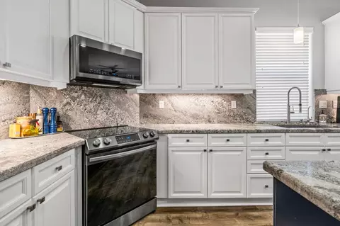 Kitchen - 1510 Red Ribbons Ln, Manteca, CA 95337 photo 2 of 7