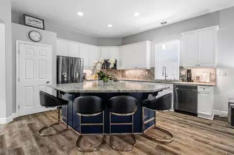 Kitchen - 1510 Red Ribbons Ln, Manteca, CA 95337 photo 7 of 7