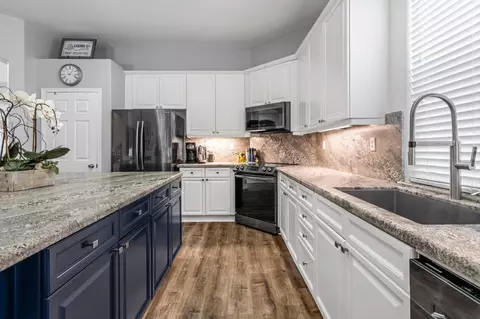 Kitchen - 1510 Red Ribbons Ln, Manteca, CA 95337 photo 5 of 7