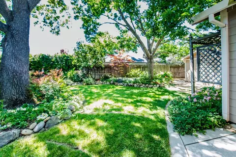 Exterior - 1202 Valley Oak Dr, Winters, CA 95694 photo 6 of 25