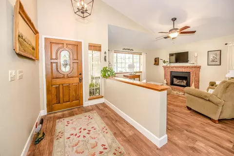 Entry Way - 1202 Valley Oak Dr, Winters, CA 95694 photo 2 of 3