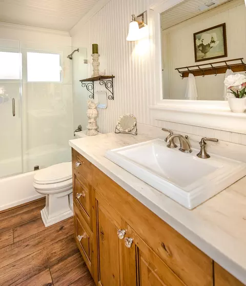 Bath - 1202 Valley Oak Dr, Winters, CA 95694 photo 2 of 7