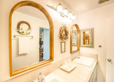 Bath - 1202 Valley Oak Dr, Winters, CA 95694 photo 4 of 7
