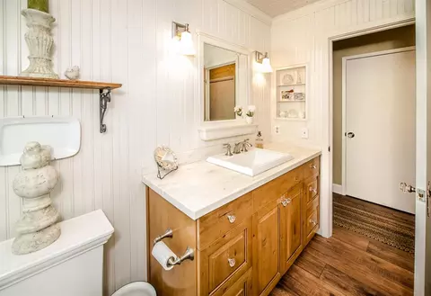 Bath - 1202 Valley Oak Dr, Winters, CA 95694 photo 3 of 7