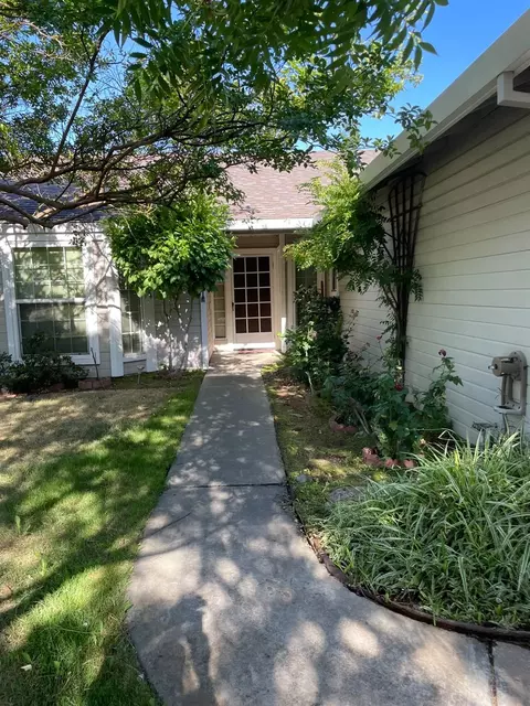 2005 Bailey Dr, Modesto, CA 95355 photo 1