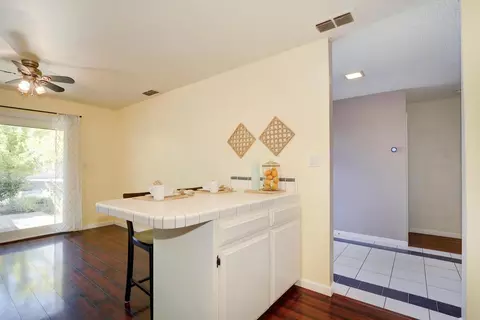 720 Barcelona, Davis, CA 95616 photo 23