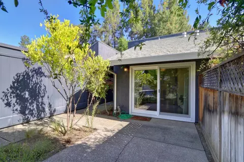 720 Barcelona, Davis, CA 95616 photo 4