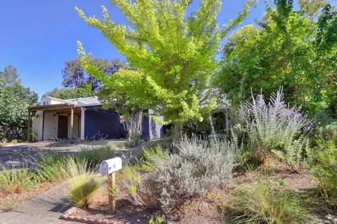 720 Barcelona, Davis, CA 95616 photo 2