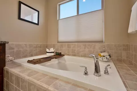 Bath - 2718 Hidden Trail Loop, Rocklin, CA 95765 photo 2 of 10