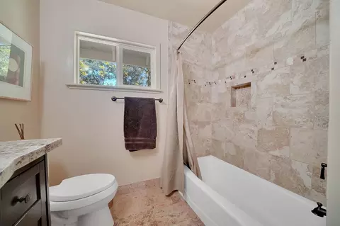 Bath - 17832 Carter Ln, Jackson, CA 95642 photo 3 of 5