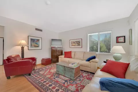 Living - 17832 Carter Ln, Jackson, CA 95642 photo 2 of 7