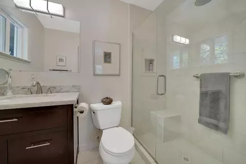 Bath - 17832 Carter Ln, Jackson, CA 95642 photo 5 of 5
