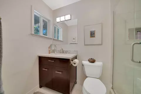 Bath - 17832 Carter Ln, Jackson, CA 95642 photo 4 of 5