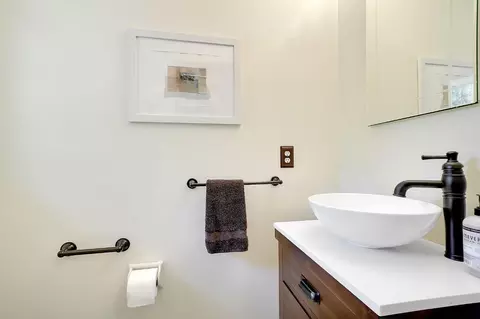 Bath - 17832 Carter Ln, Jackson, CA 95642 photo 1 of 5