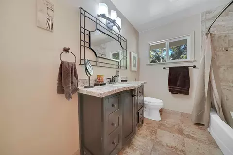 Bath - 17832 Carter Ln, Jackson, CA 95642 photo 2 of 5